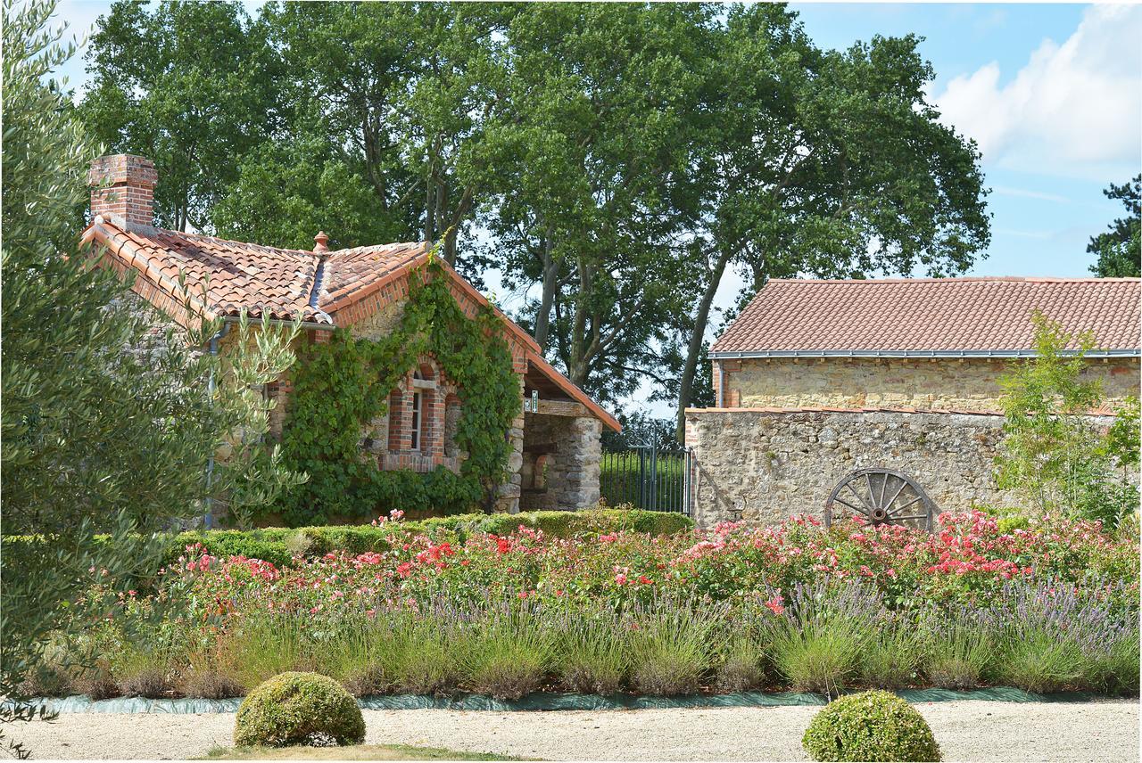 B&B Domaine De La Corbe Bournezeau Exterior foto
